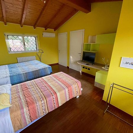 Lussuosa Villa Vicino Alla Stazione Caronno Pertusella Екстериор снимка