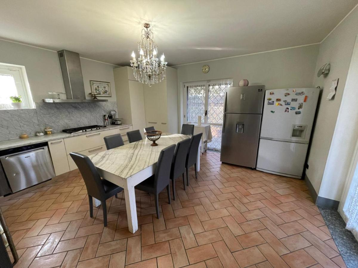 Lussuosa Villa Vicino Alla Stazione Caronno Pertusella Екстериор снимка