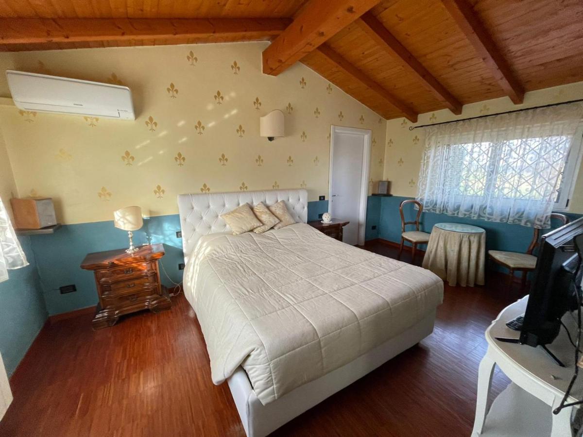 Lussuosa Villa Vicino Alla Stazione Caronno Pertusella Екстериор снимка