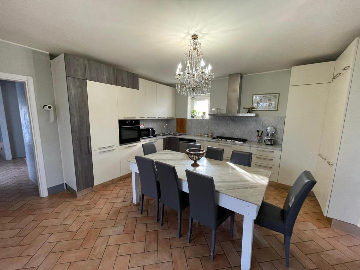 Lussuosa Villa Vicino Alla Stazione Caronno Pertusella Екстериор снимка