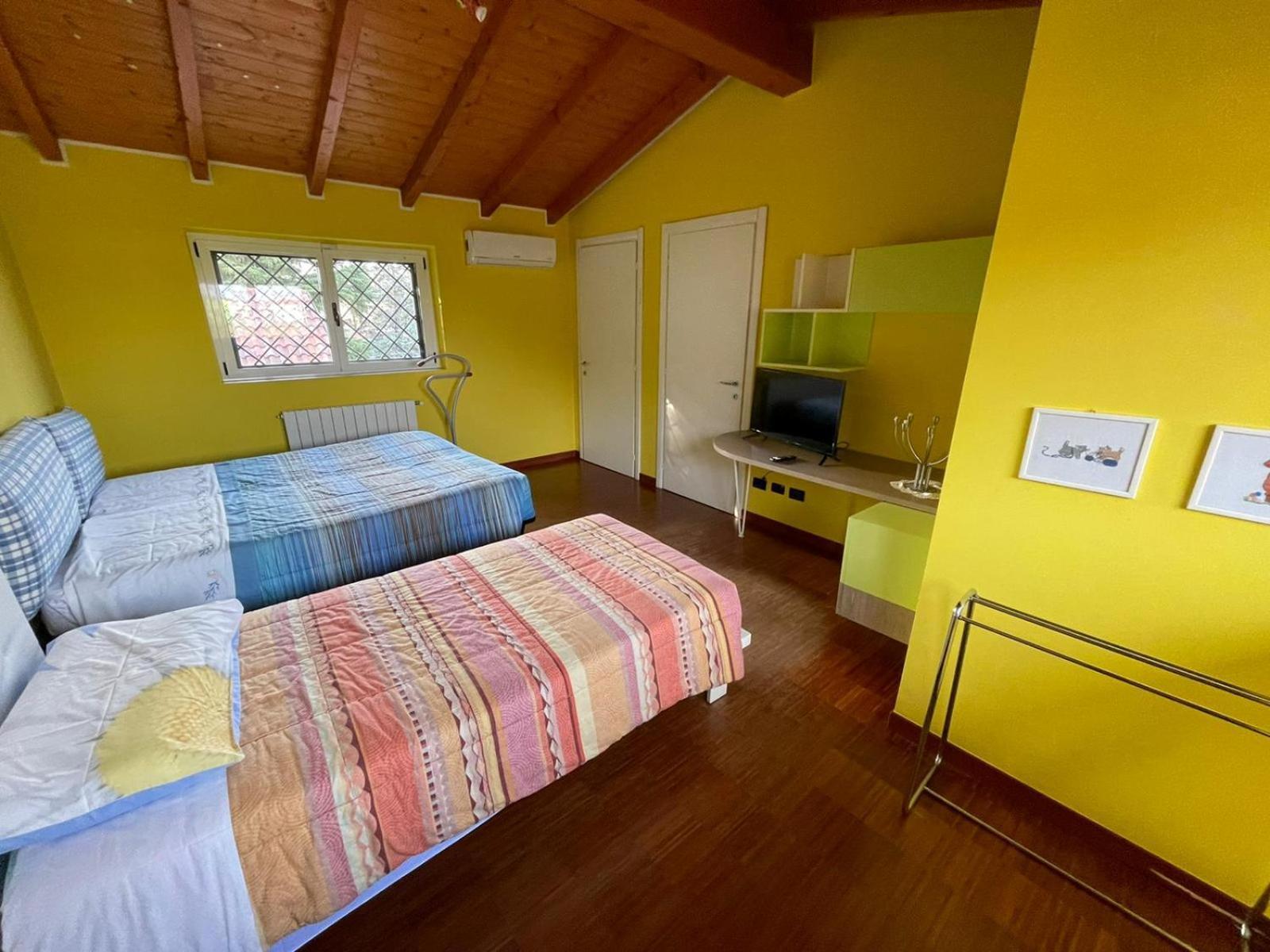 Lussuosa Villa Vicino Alla Stazione Caronno Pertusella Екстериор снимка