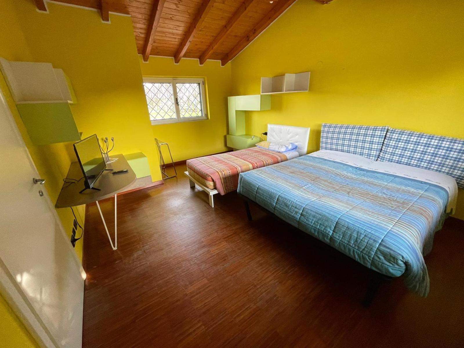 Lussuosa Villa Vicino Alla Stazione Caronno Pertusella Екстериор снимка